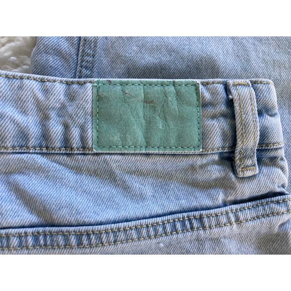 Zara Women's High Rise Mom Denim Jeans, tapered leg, light wash, size 8 - Picture 5 of 11